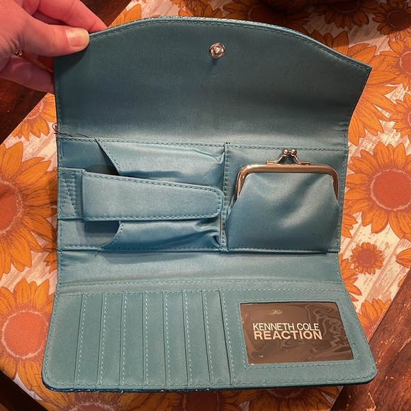 Kenneth Cole Reaction wallet - Picture 2 of 4